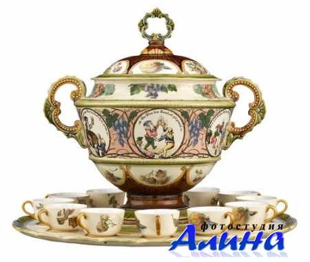 Изысканный антиквариат - посуда и вазы на прозрачном фоне